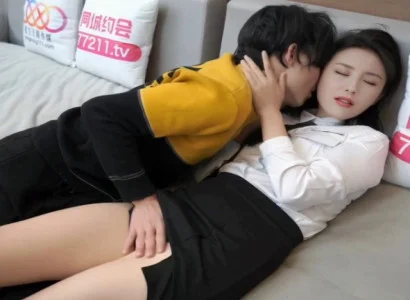 Cô thư ký xinh bí mật chén sếp vì tiền
